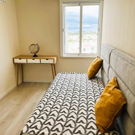 11 Bedroom Veiga, Praceta Vitorino Nemesio, 아파트 *