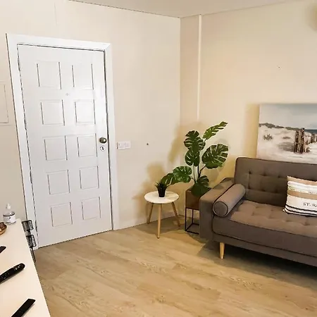 11 Bedroom Veiga, Praceta Vitorino Nemesio, 아파트 *
