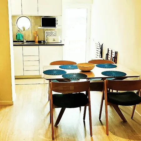Apartmán 11 Bedroom Veiga, Praceta Vitorino Nemesio, *